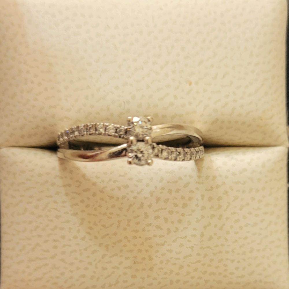 10kt gold 1/3  total diamond weight ring sz7